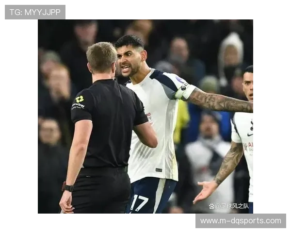 罗梅罗踩踏红牌引争议，VAR判罚标准再受质疑