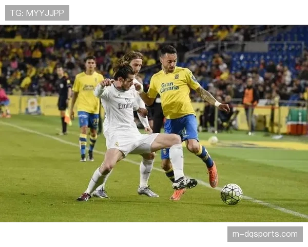 西甲焦点战：巴塞罗那半场0-2落后于马德里竞技