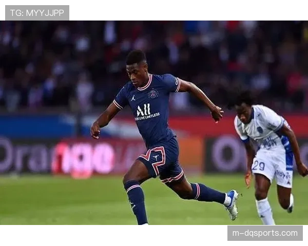 官方:巴黎圣日耳曼后卫努诺·门德斯恢复完整训练,有望周末复出 官方:巴黎圣日耳曼后卫努诺·门德斯恢复完整训练,有望周末复出